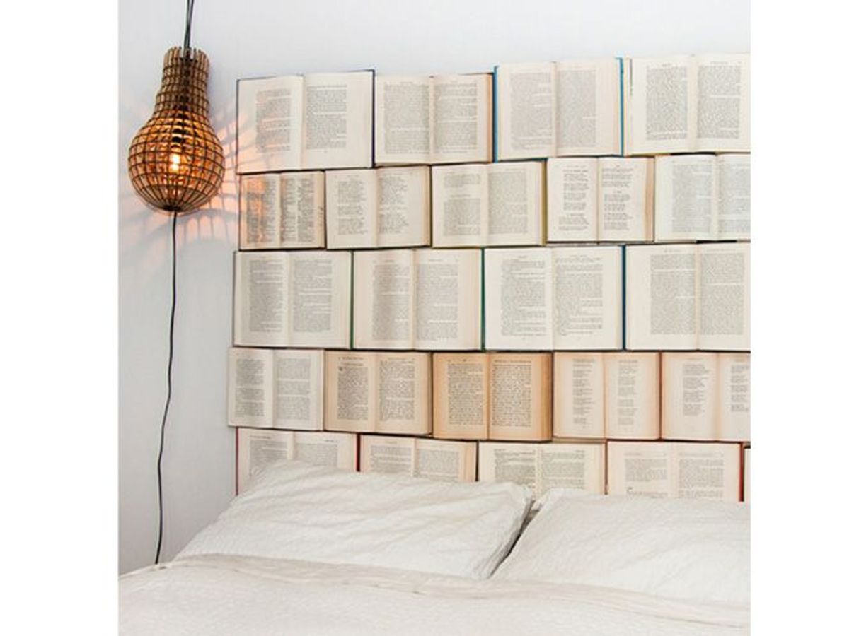 Des livres en guise de tête de lit | Livre diy, Diy déco ...