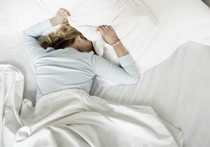 Le traitement la hernie intervertébrale du service cervical de lépine dorsale