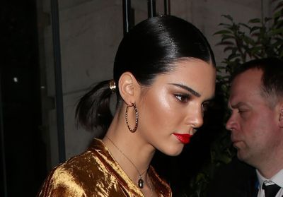 Kendall Jenner prouve que les filles aux coupes courtes peuvent aussi s'attacher les cheveux