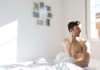 Pourquoi les hommes ont-ils une érection au réveil ?	