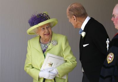 Mariage du prince Harry et Meghan Markle : la reine Élizabeth II très élégante pour le Jour J