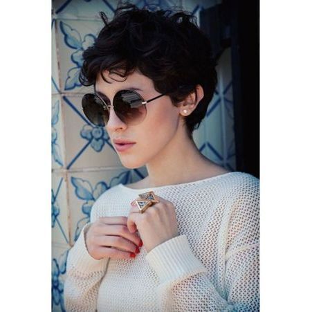 Coupe-courte-sur-cheveux-boucles-hiver-2015_reference2.jpg (451×451)