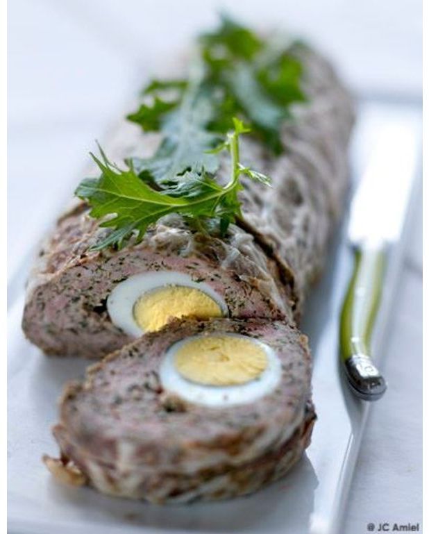 Pain de viande aux oeufs comme une bûche pour 8 personnes Recettes