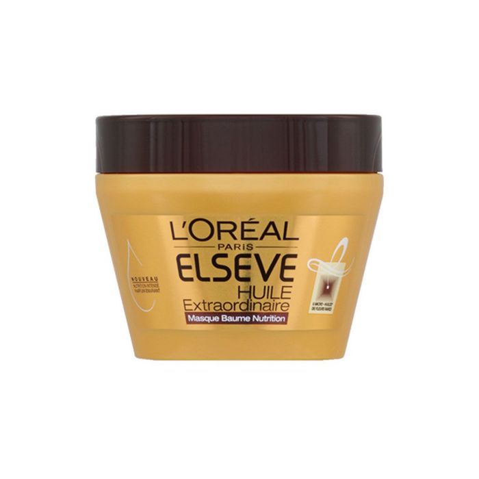 Les cheveux tombent sur les tempes et la nuque