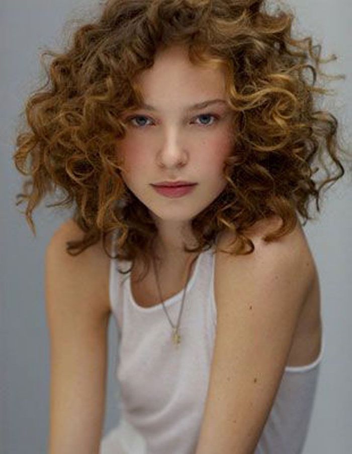 coupe cheveux long boucles visage rond