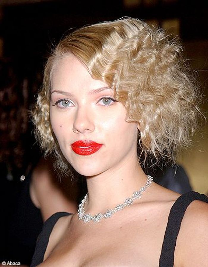 cheveux gaufrés - Scarlett Johansson : ses plus belles ...