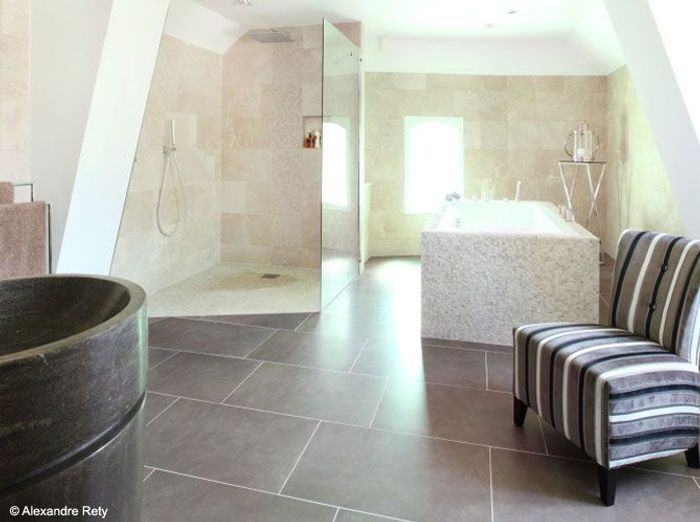 Une salle de bains en pierre... so chic ! elle décoration Désign bains Travertin de salle