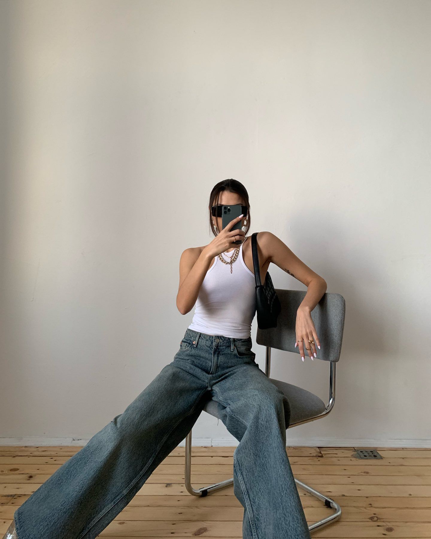 Instagram en 2023  Jupes en jeans longues, Tenue chic jeans