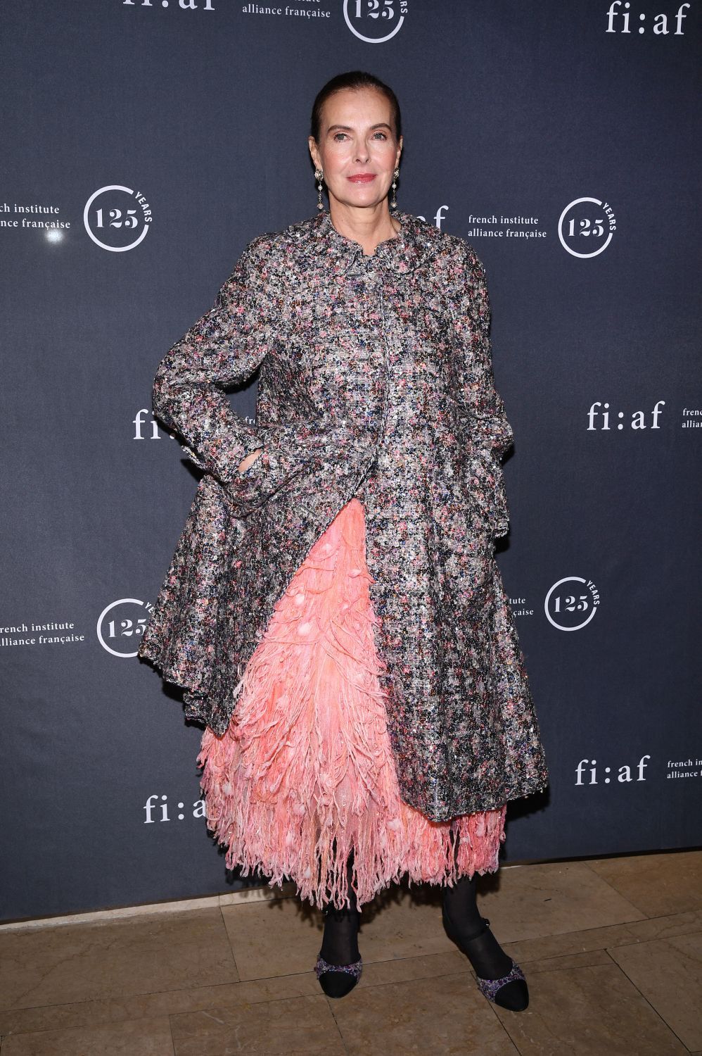 Carole Bouquet : extravagante de chic dans une tenue Chanel à New