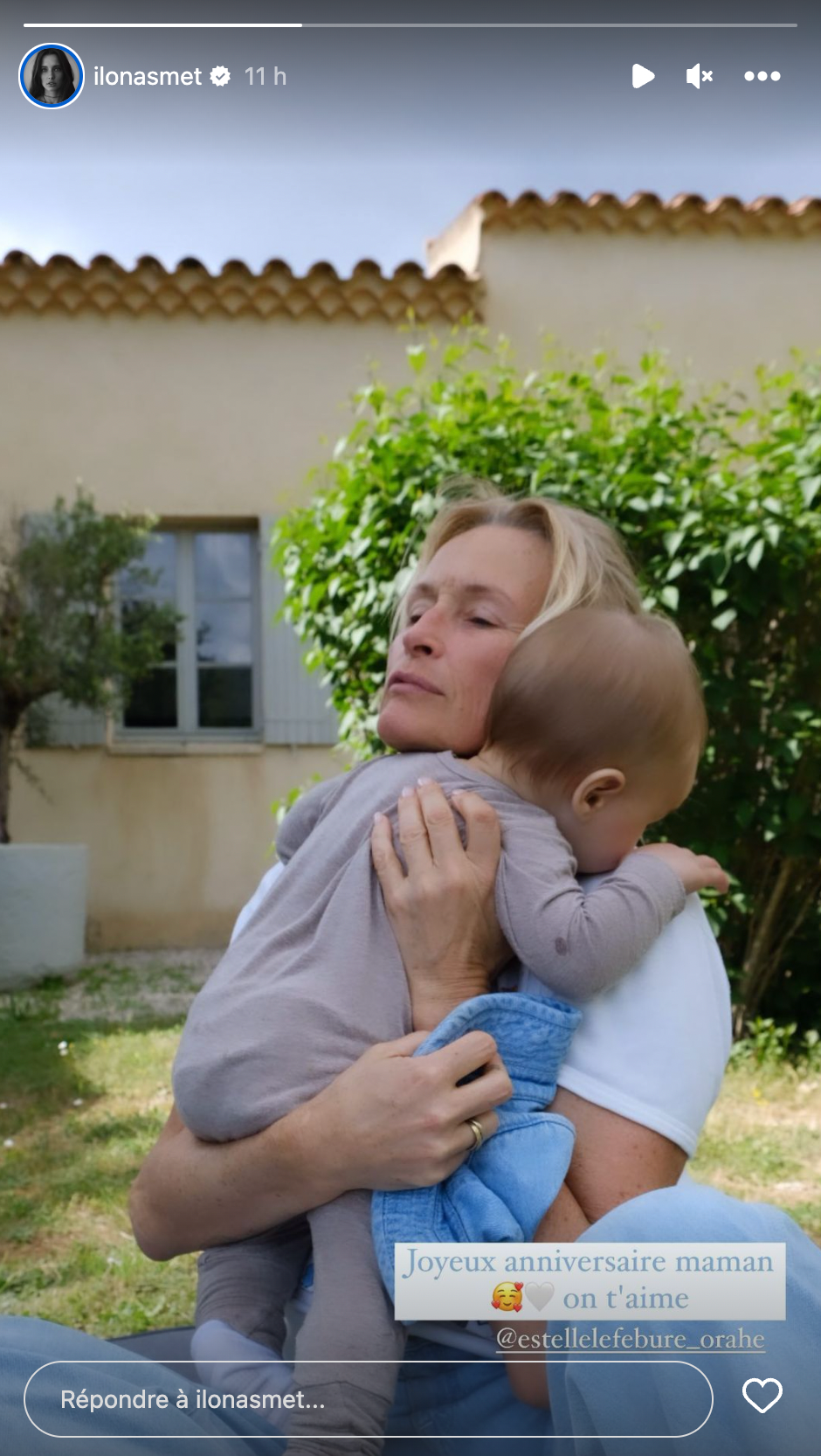 Ilona Smet : cet adorable cliché de son fils Harrison avec sa mère Estelle  Lefébure - Elle