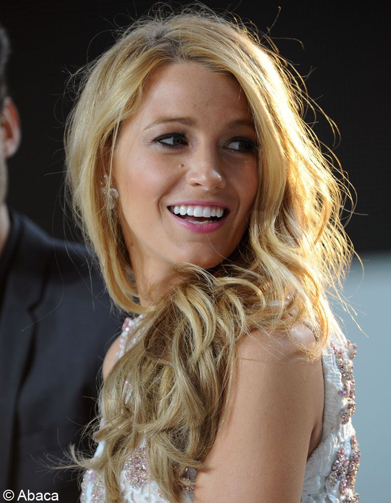 Blake Lively dévoile le secret de ses ondulations « wavy 
