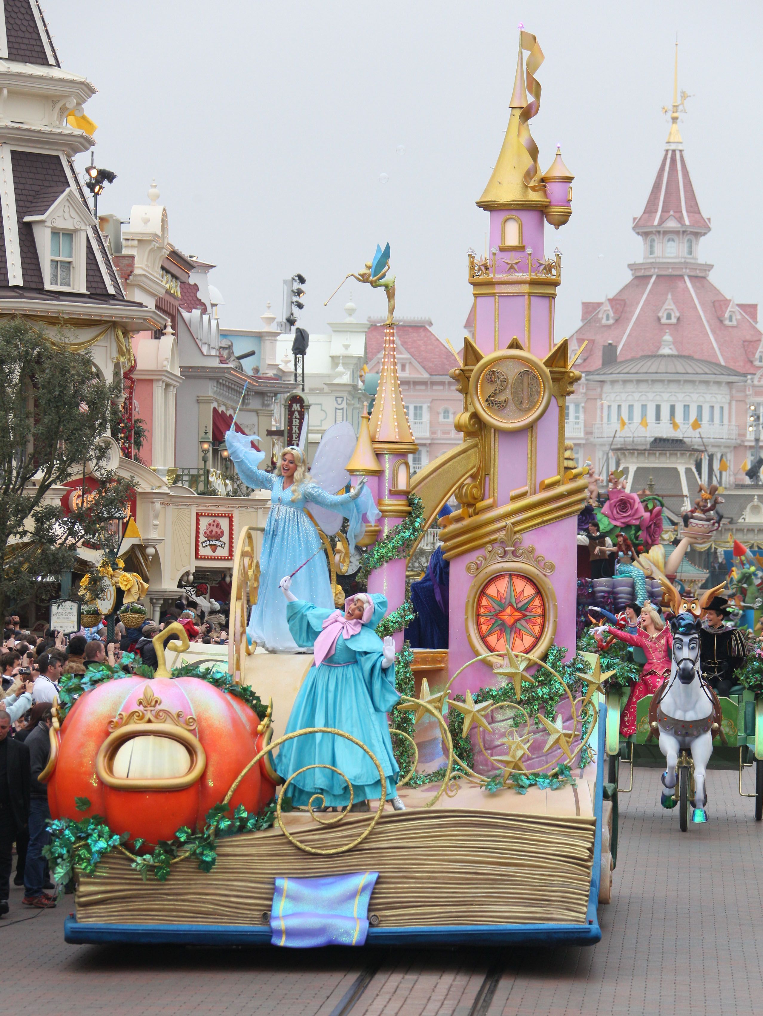 Disneyland Paris dans les coulisses de la parade Elle