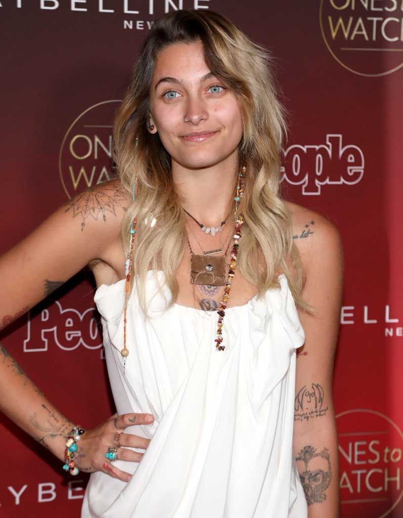 Paris Jackson Poursuit Son Combat En Foulant Le Tapis Rouge Sans Maquillage Elle