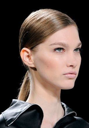 Cheveux : 10 idées coiffures par temps de pluie