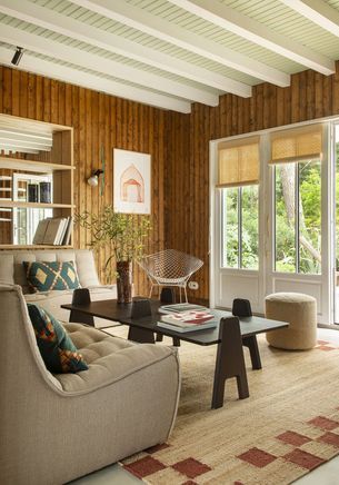 Au Cap Ferret, une cabane des années 50 se réinvente grâce au bois et à la couleur