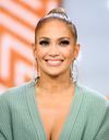 Jennifer Lopez dévoile ses cheveux bouclés naturels 