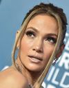 Jennifer Lopez nous donne envie d’essayer la queue-de-cheval tressée
