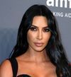 Kim Kardashian : sa technique anti-âge révolutionnaire n’a rien à voir avec la chirurgie esthétique