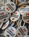 On veut toutes le pin's « I love Huppert » !