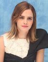 Emma Watson : son trench plissé signé d'une griffe française qu'on adore
