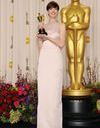 Histoire d’une tenue : pourquoi Anne Hathaway s’est excusée après avoir porté cette robe