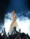 Jennifer Lopez porte le pull coloré idéal pour l’hiver  