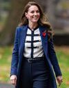 Kate Middleton adopte le style militaire, version chic 