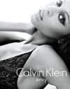 Zoe Saldana, la nouvelle égérie de Calvin Klein
