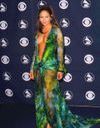 Versace dévoile une basket inspirée de l’iconique robe de Jennifer Lopez aux Grammy Awards de 2000