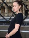 Adèle Exarchopoulos enceinte : elle dévoile son ventre rond au défilé Louis Vuitton