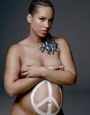 Enceinte, Alicia Keys pose nue pour la paix