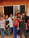 Jade et Joy Hallyday : à l’orphelinat au Vietnam, une étape « essentielle pour faire le deuil »