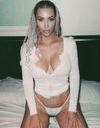 Kim Kardashian nue sur Instagram : elle enchaîne les clichés sexy !