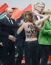 Allemagne : les Femen topless devant Vladimir Poutine