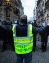 Gilet jaune : l’État condamné à indemniser une manifestante blessée à Lyon par un tir de LBD