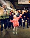 Prêt-à-liker : une petite fille fait le show dans le métro new-yorkais