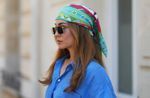 Bandana dans les cheveux : l'astuce pour qu'il ne glisse plus de la journée