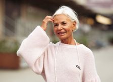 Coaching beauté : Comment savoir si les cheveux blancs vont bien m’aller ?