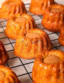 Carrot cake aux noix de pécan, abricots secs et praliné