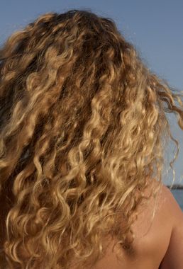 Se laver les cheveux en 11 étapes : on a passé au peigne fin la méthode Abbey Yung