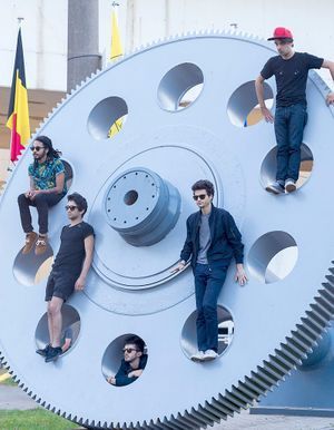 Brunes Sa Bio Et Toute Son Actualite Elle