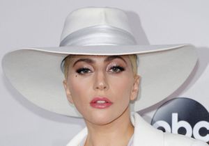 Lady Gaga : elle adopte la coupe de cheveux emblématique de Madonna