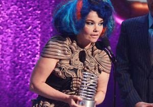 Victime d’un piratage, Björk avance la sortie de son album