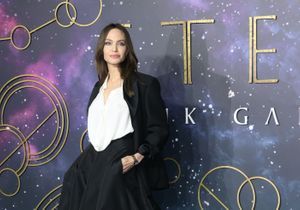 Angelina Jolie prouve que le total look noir reste le plus chic 