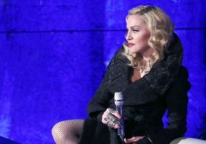 En Italie, Madonna défend encore la mode française !