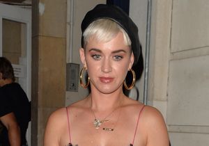 Katy Perry : peut-on nous aussi oser le combo nuisette + baskets ?