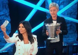 Kim Kardashian relève enfin le Ice Bucket Challenge et fait un selfie !