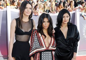 Le look du jour : Kim Kardashian, Kylie et Kendall Jenner, trio sexy aux Video Music Awards 2014