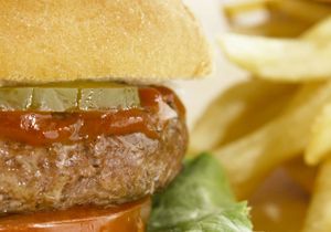 Obésité : faut-il éloigner les fast-foods des écoles ?