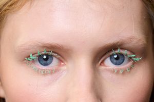 Mascara bleu